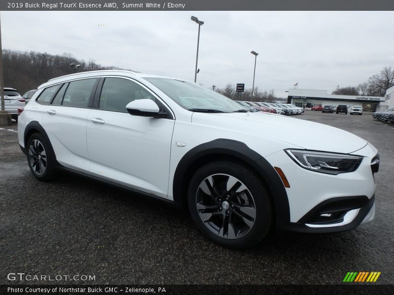 Front 3/4 View of 2019 Regal TourX Essence AWD