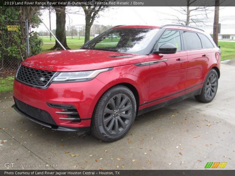 Front 3/4 View of 2019 Range Rover Velar R-Dynamic SE