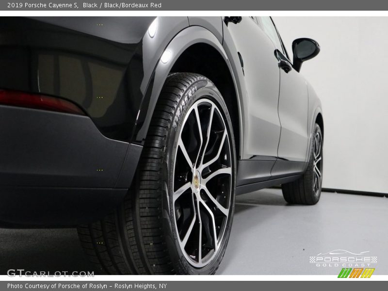 Black / Black/Bordeaux Red 2019 Porsche Cayenne S