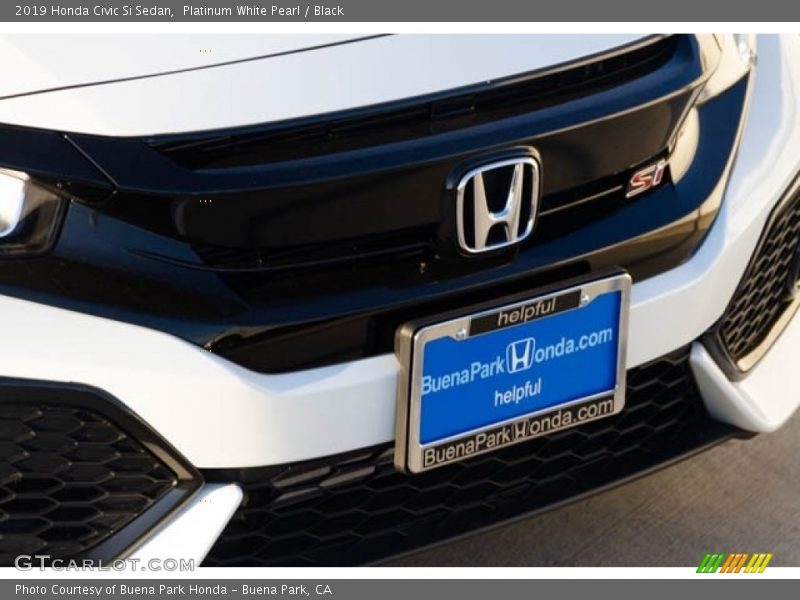 Platinum White Pearl / Black 2019 Honda Civic Si Sedan
