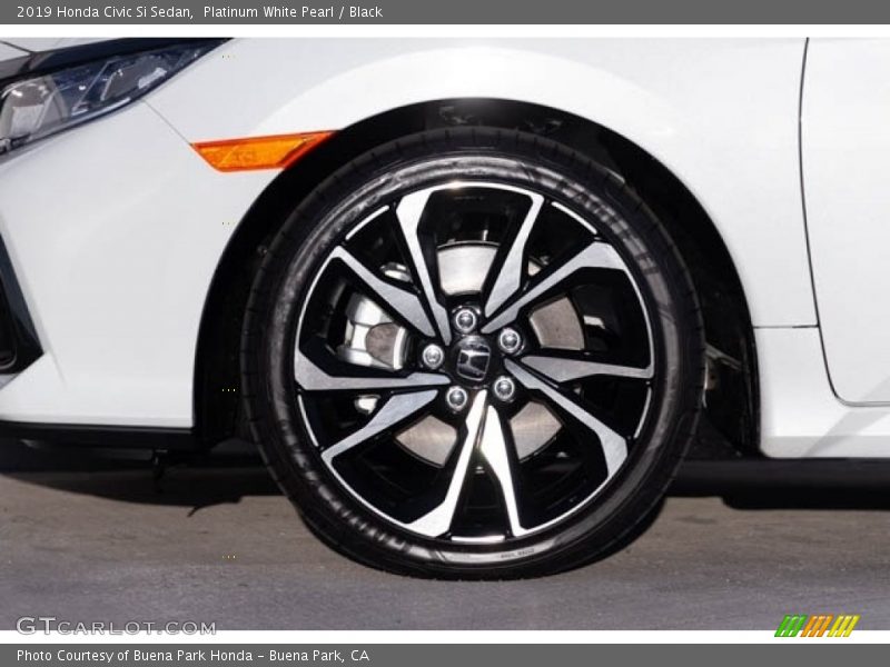 Platinum White Pearl / Black 2019 Honda Civic Si Sedan
