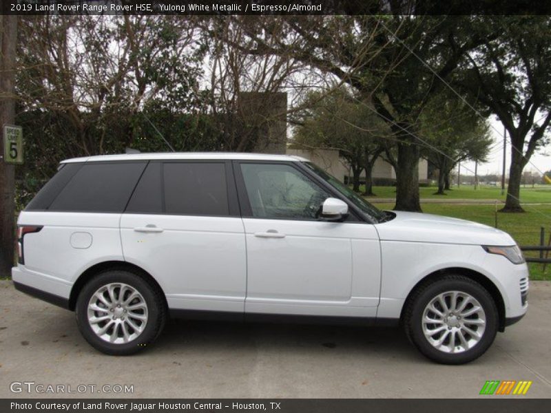 Yulong White Metallic / Espresso/Almond 2019 Land Rover Range Rover HSE