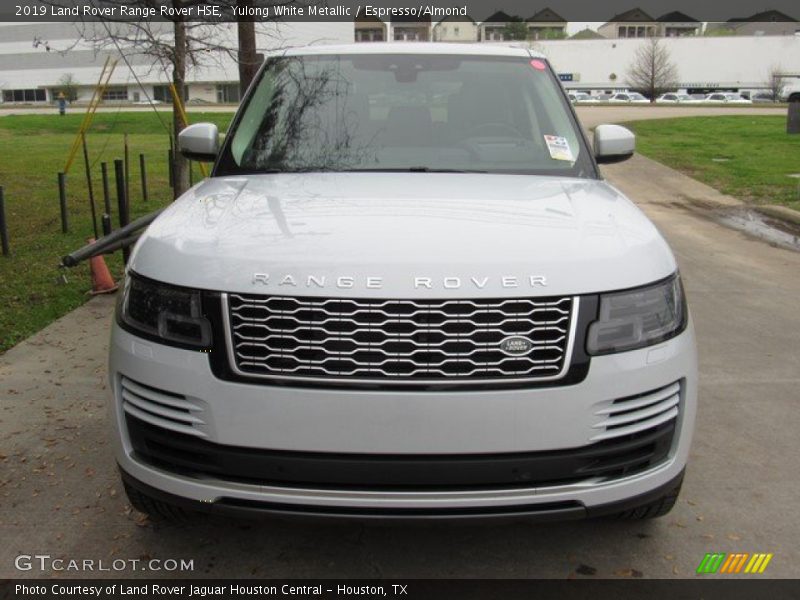 Yulong White Metallic / Espresso/Almond 2019 Land Rover Range Rover HSE