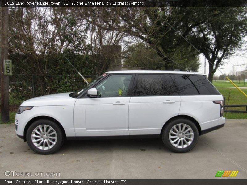 Yulong White Metallic / Espresso/Almond 2019 Land Rover Range Rover HSE