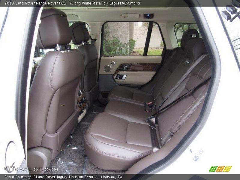 Yulong White Metallic / Espresso/Almond 2019 Land Rover Range Rover HSE