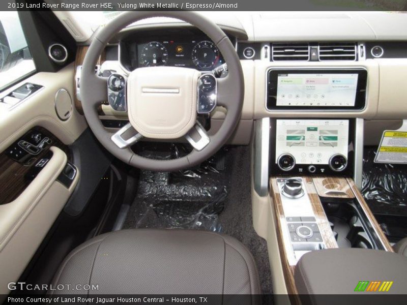 Yulong White Metallic / Espresso/Almond 2019 Land Rover Range Rover HSE