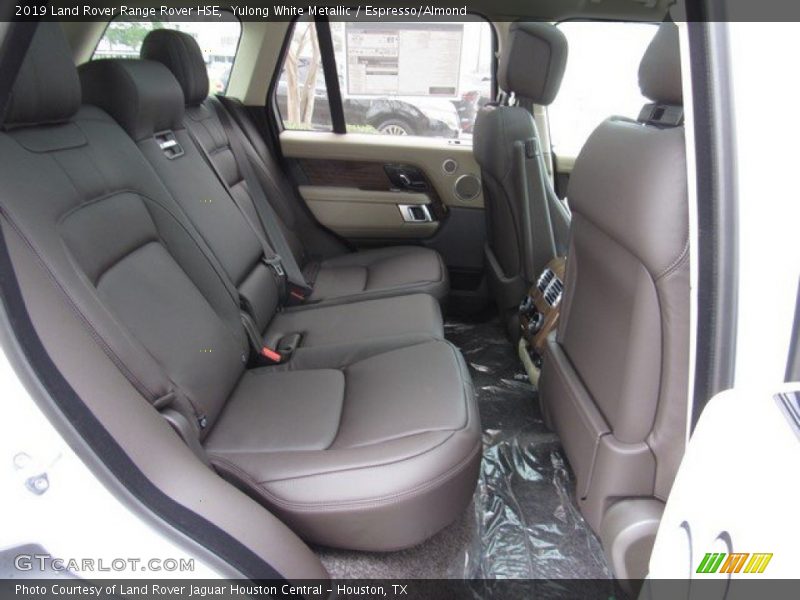 Yulong White Metallic / Espresso/Almond 2019 Land Rover Range Rover HSE