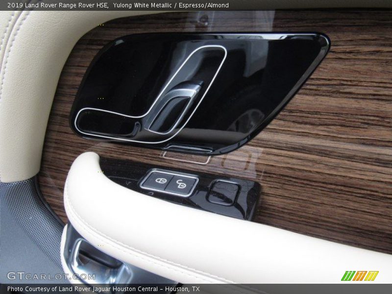 Yulong White Metallic / Espresso/Almond 2019 Land Rover Range Rover HSE