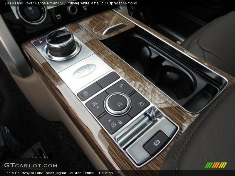 Yulong White Metallic / Espresso/Almond 2019 Land Rover Range Rover HSE
