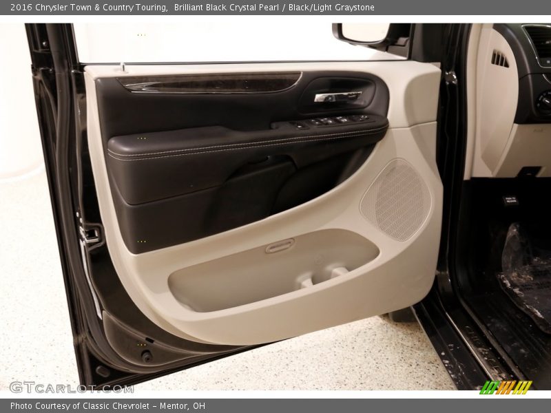 Brilliant Black Crystal Pearl / Black/Light Graystone 2016 Chrysler Town & Country Touring