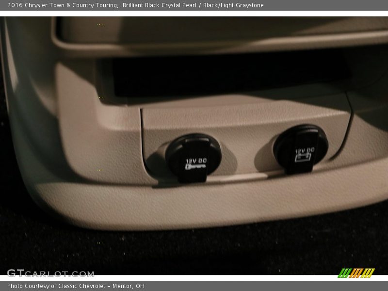Brilliant Black Crystal Pearl / Black/Light Graystone 2016 Chrysler Town & Country Touring