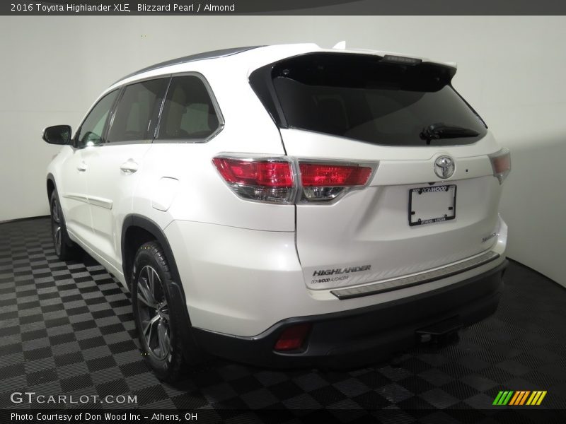 Blizzard Pearl / Almond 2016 Toyota Highlander XLE