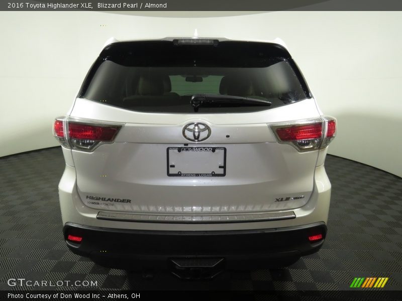 Blizzard Pearl / Almond 2016 Toyota Highlander XLE