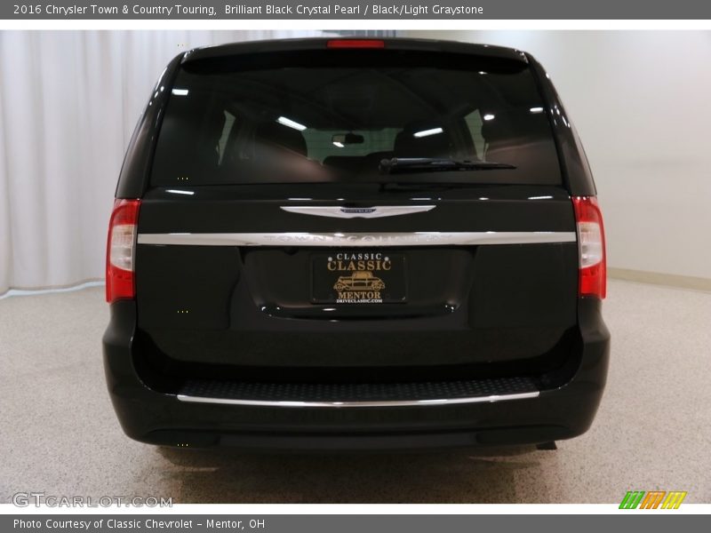 Brilliant Black Crystal Pearl / Black/Light Graystone 2016 Chrysler Town & Country Touring