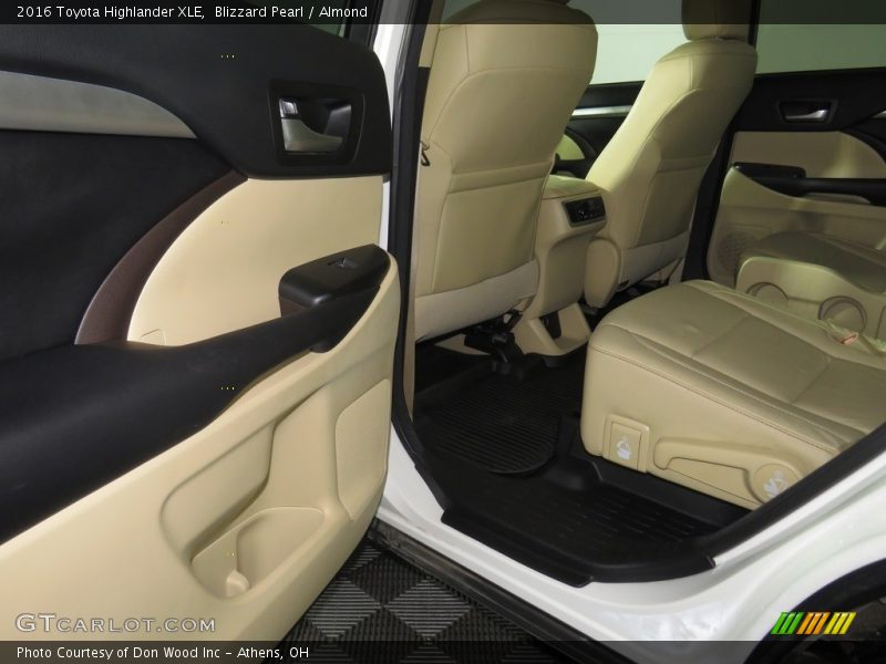 Blizzard Pearl / Almond 2016 Toyota Highlander XLE