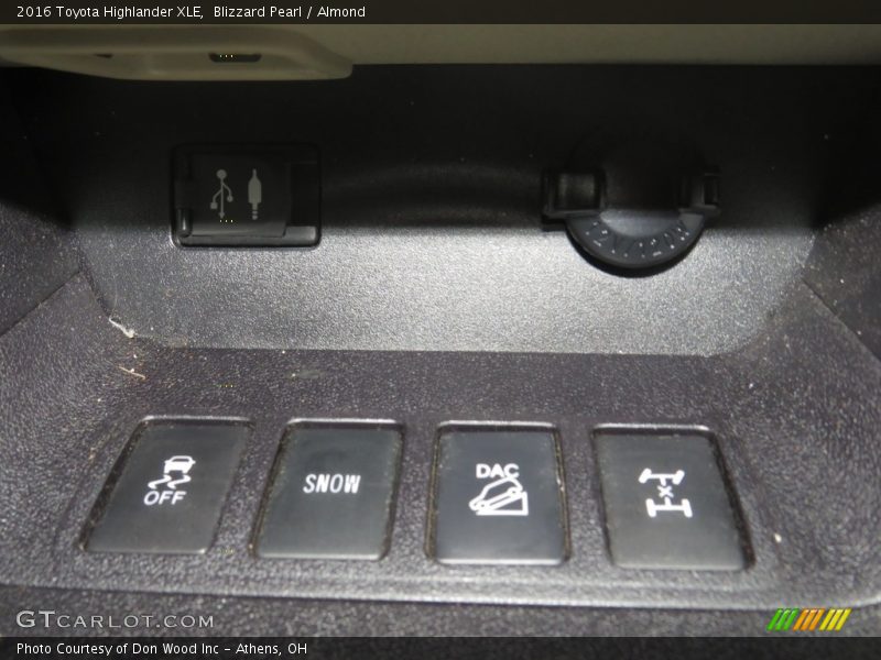 Blizzard Pearl / Almond 2016 Toyota Highlander XLE