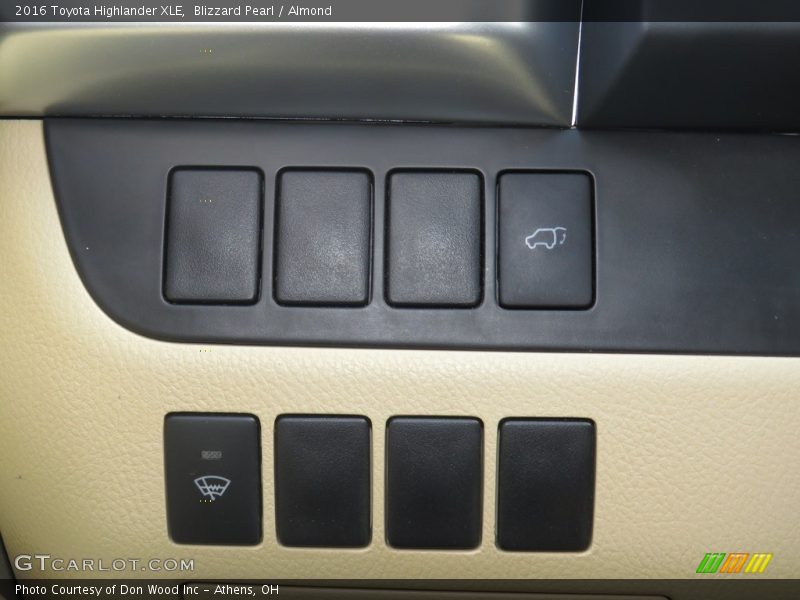 Blizzard Pearl / Almond 2016 Toyota Highlander XLE