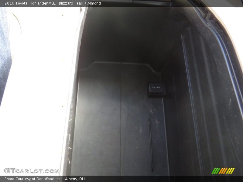 Blizzard Pearl / Almond 2016 Toyota Highlander XLE