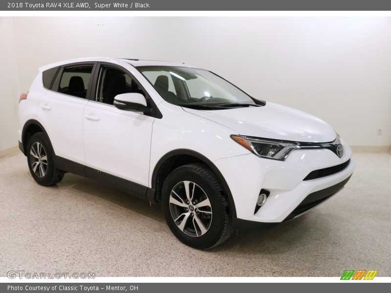 Super White / Black 2018 Toyota RAV4 XLE AWD