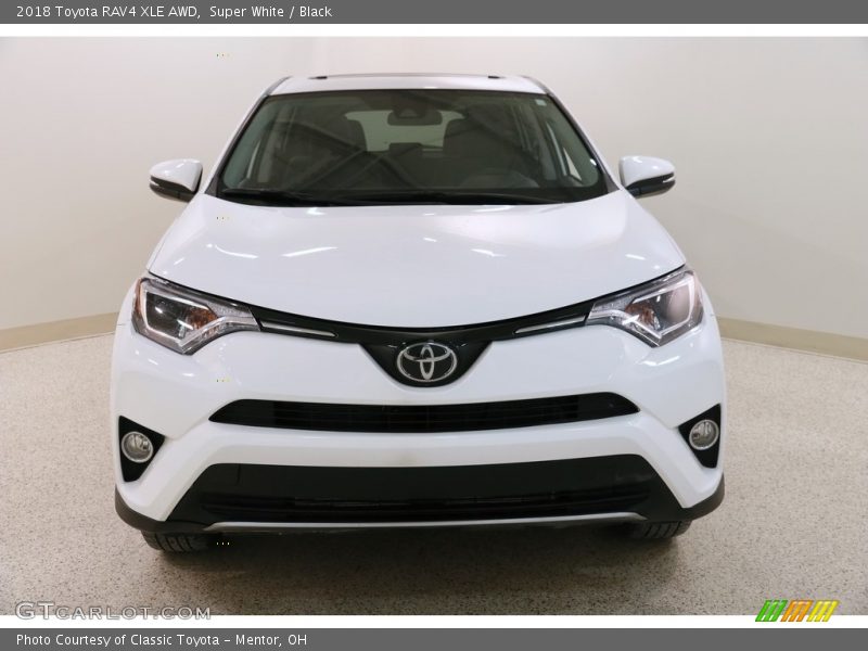 Super White / Black 2018 Toyota RAV4 XLE AWD