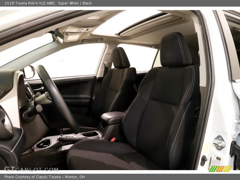 Super White / Black 2018 Toyota RAV4 XLE AWD