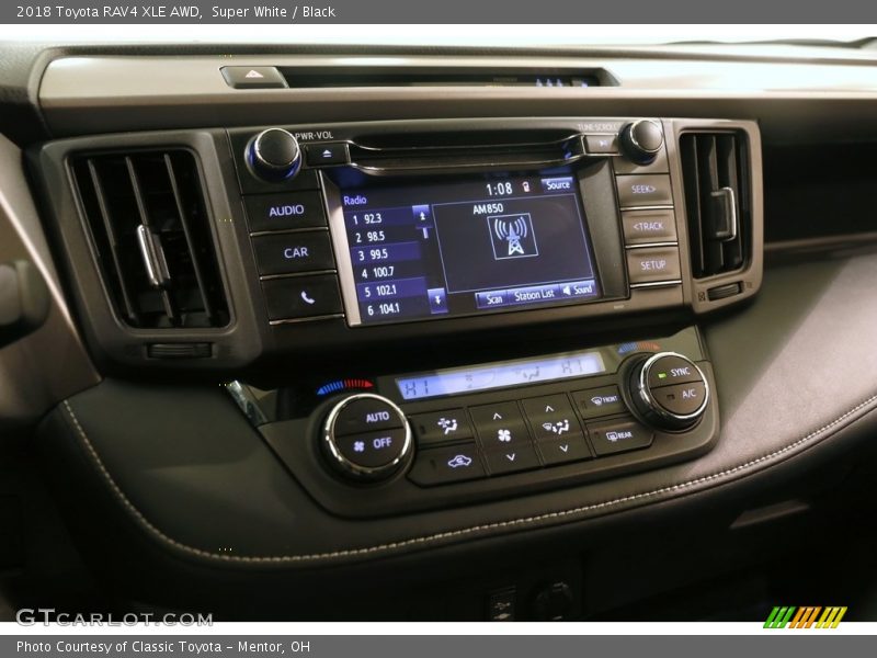 Super White / Black 2018 Toyota RAV4 XLE AWD