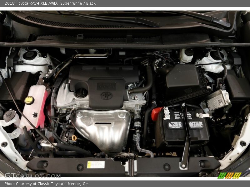 Super White / Black 2018 Toyota RAV4 XLE AWD