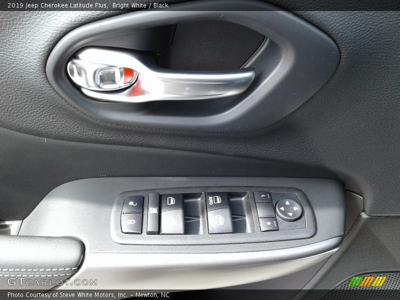 Bright White / Black 2019 Jeep Cherokee Latitude Plus
