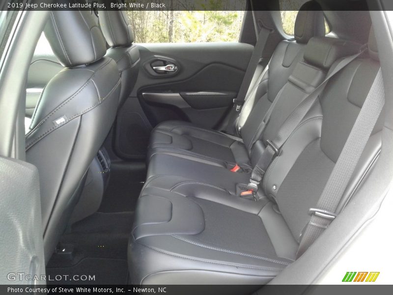 Bright White / Black 2019 Jeep Cherokee Latitude Plus
