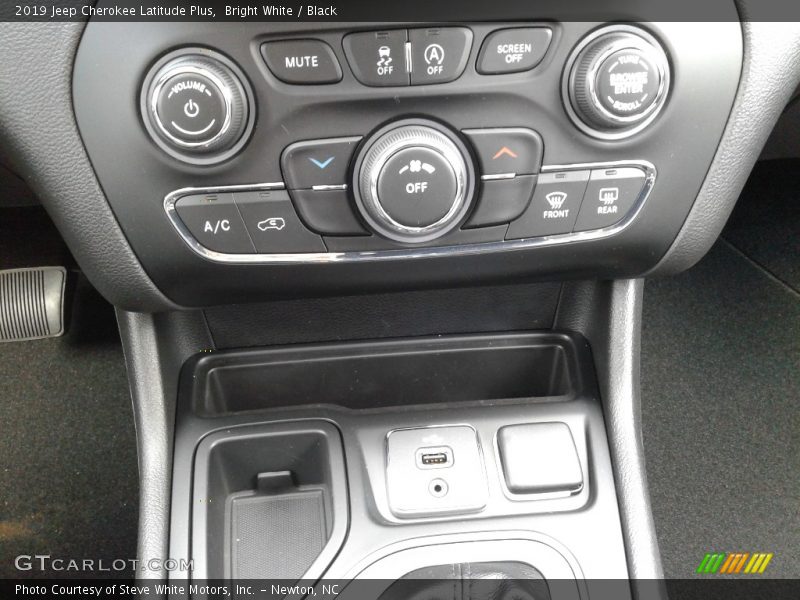 Bright White / Black 2019 Jeep Cherokee Latitude Plus