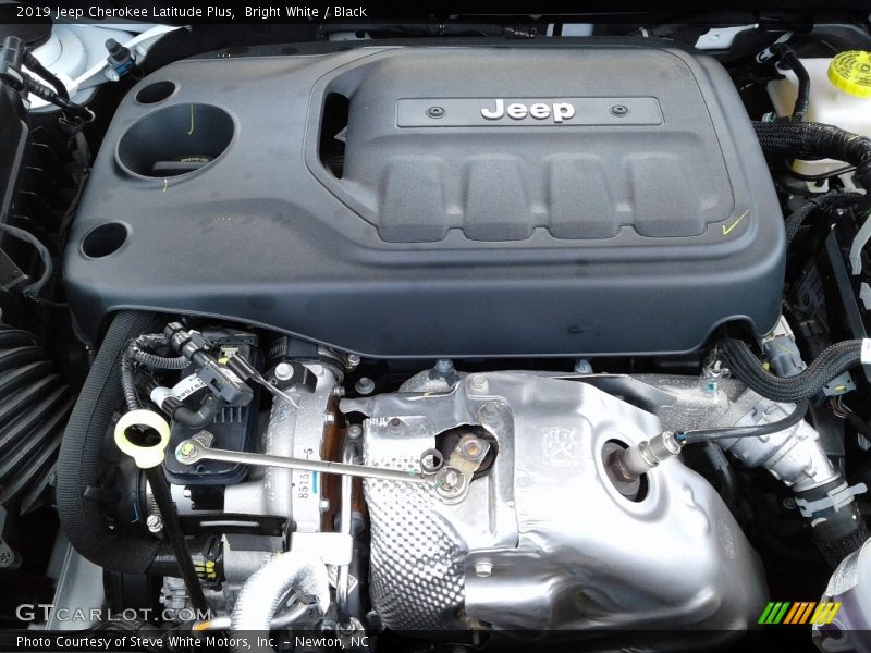 Bright White / Black 2019 Jeep Cherokee Latitude Plus