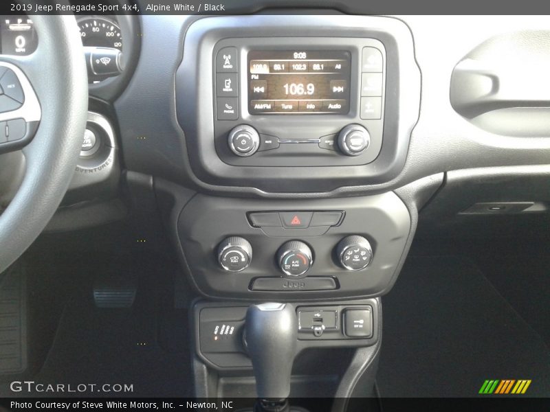 Alpine White / Black 2019 Jeep Renegade Sport 4x4