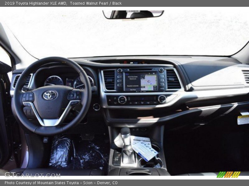 Toasted Walnut Pearl / Black 2019 Toyota Highlander XLE AWD