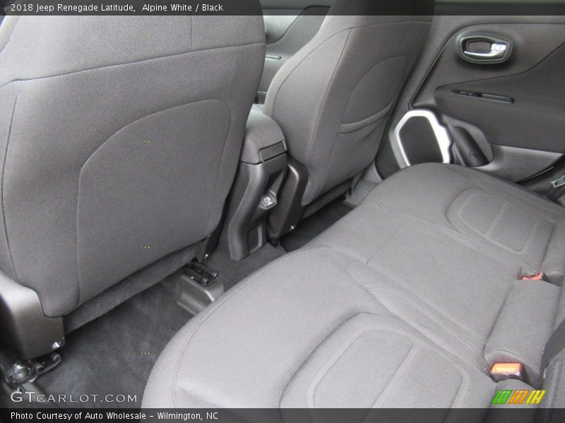 Alpine White / Black 2018 Jeep Renegade Latitude