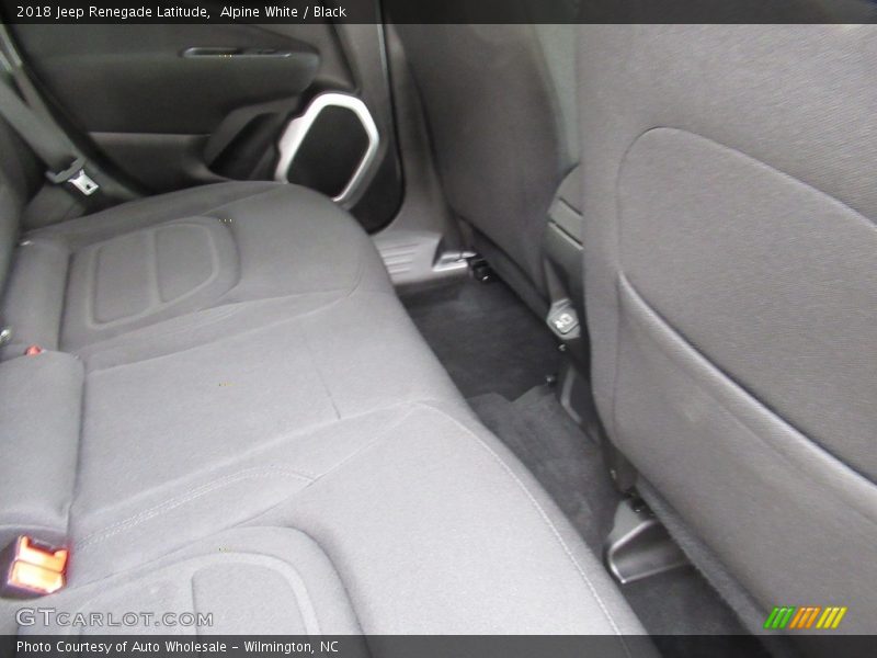 Alpine White / Black 2018 Jeep Renegade Latitude
