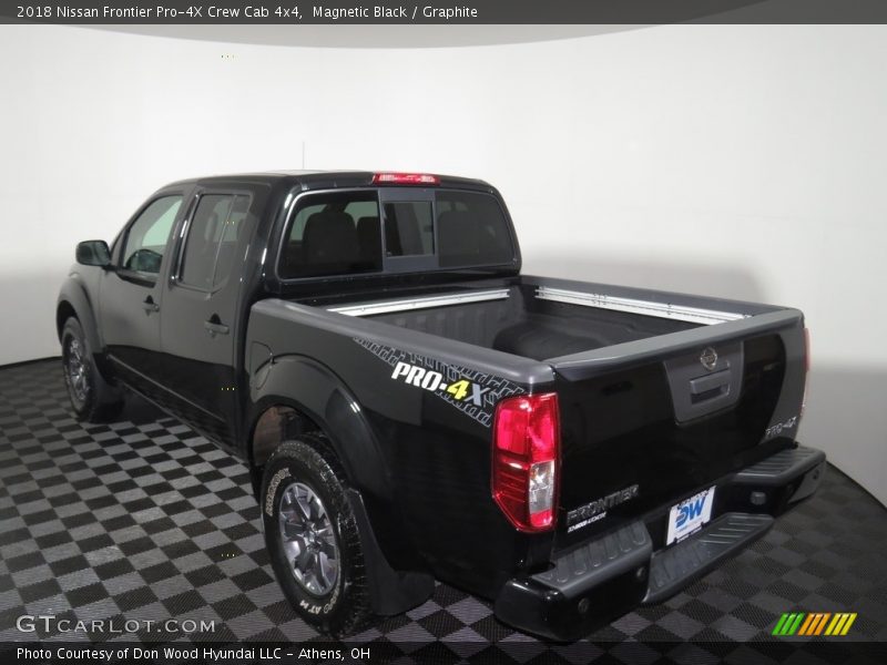 Magnetic Black / Graphite 2018 Nissan Frontier Pro-4X Crew Cab 4x4