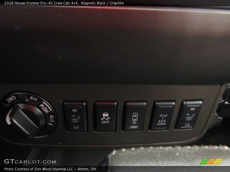 Magnetic Black / Graphite 2018 Nissan Frontier Pro-4X Crew Cab 4x4