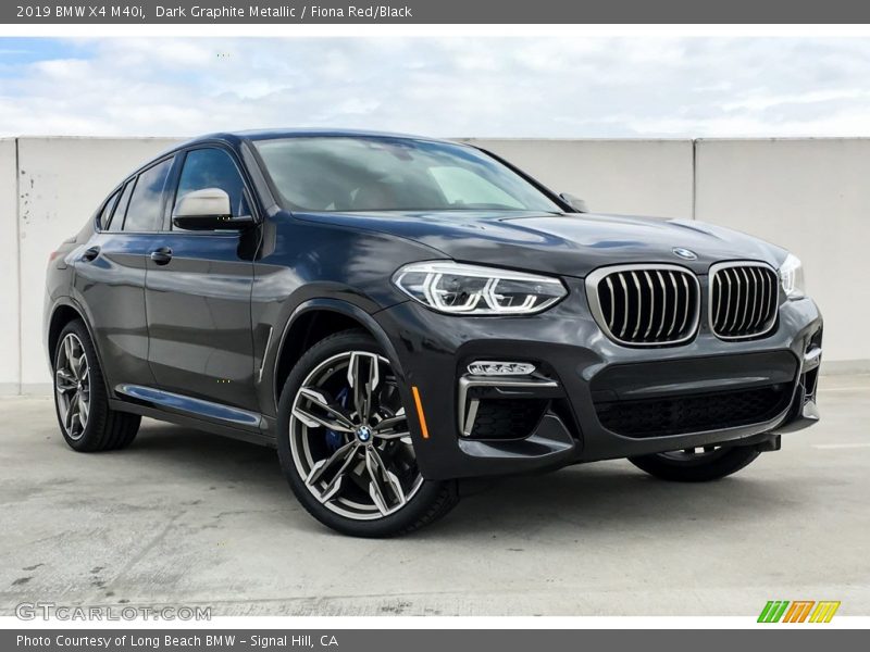 Front 3/4 View of 2019 X4 M40i