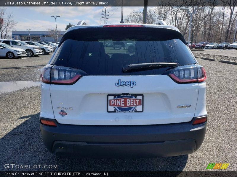 Bright White / Black 2019 Jeep Cherokee Latitude Plus 4x4