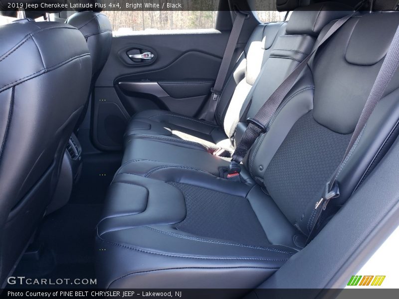 Bright White / Black 2019 Jeep Cherokee Latitude Plus 4x4
