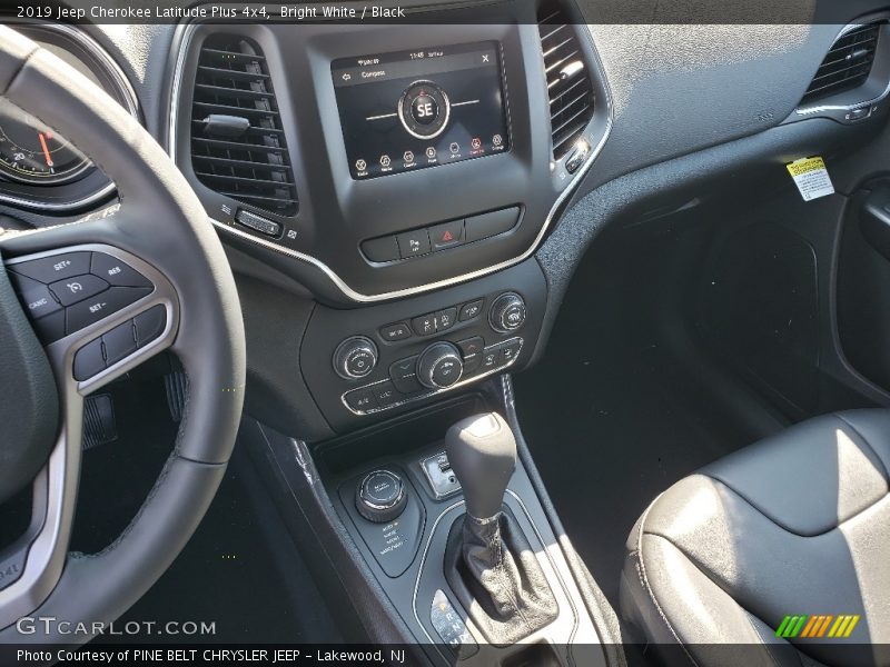 Bright White / Black 2019 Jeep Cherokee Latitude Plus 4x4