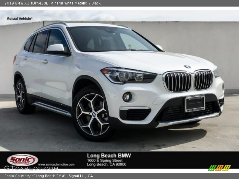 Mineral White Metallic / Black 2019 BMW X1 sDrive28i