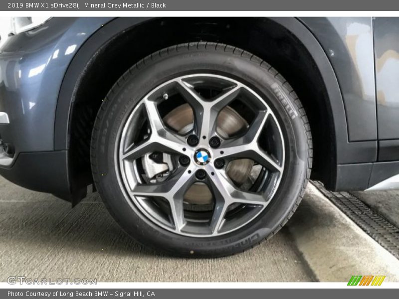 Mineral Grey Metallic / Black 2019 BMW X1 sDrive28i