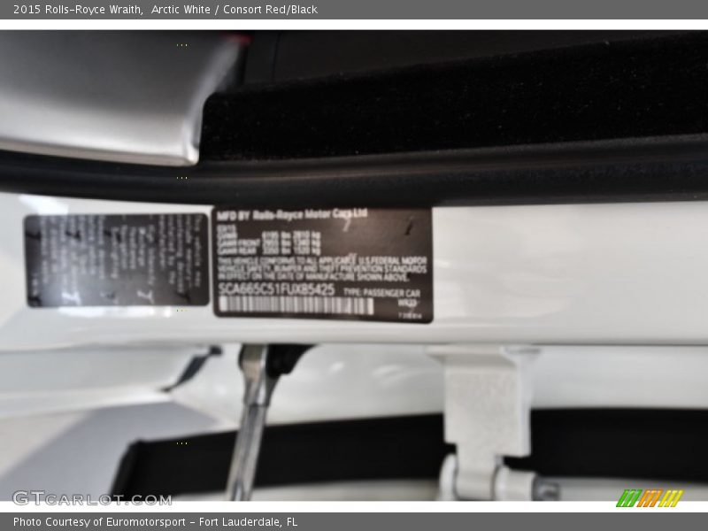 Arctic White / Consort Red/Black 2015 Rolls-Royce Wraith
