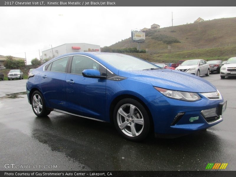 Front 3/4 View of 2017 Volt LT