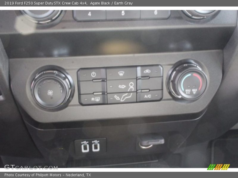 Agate Black / Earth Gray 2019 Ford F250 Super Duty STX Crew Cab 4x4