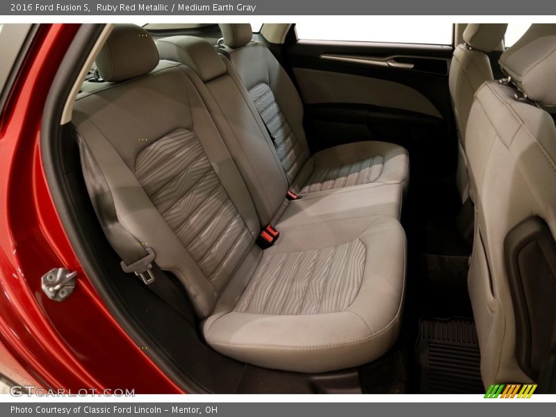 Ruby Red Metallic / Medium Earth Gray 2016 Ford Fusion S