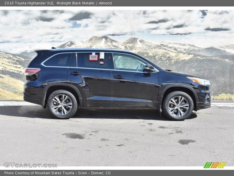 Midnight Black Metallic / Almond 2016 Toyota Highlander XLE