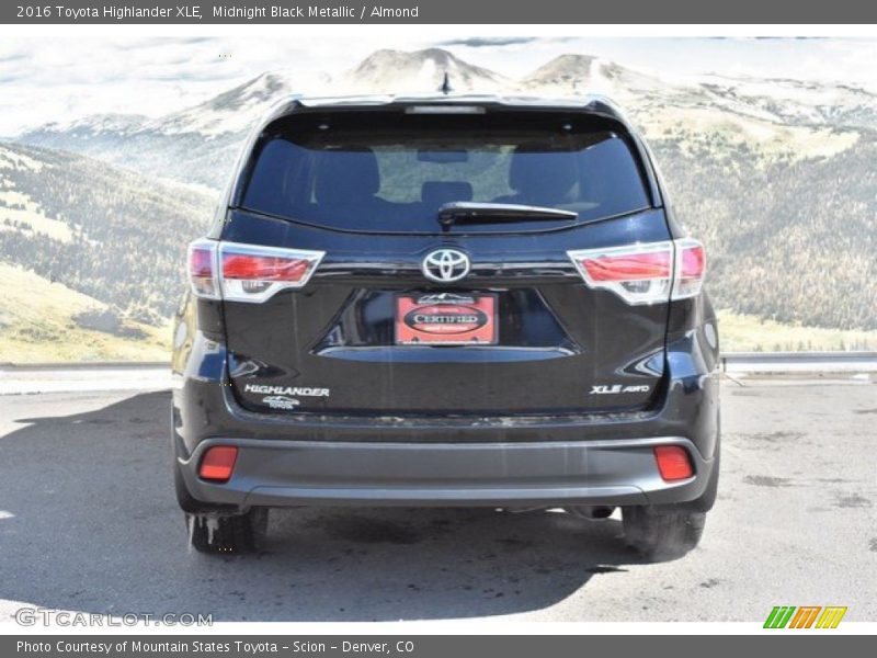 Midnight Black Metallic / Almond 2016 Toyota Highlander XLE