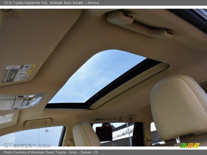 Midnight Black Metallic / Almond 2016 Toyota Highlander XLE